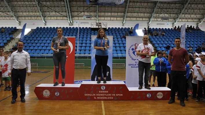 Ödüllerini aldılar