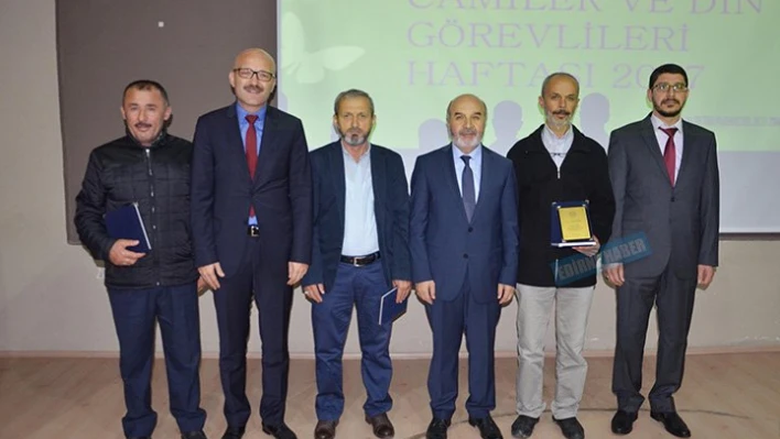 Plaket verildi