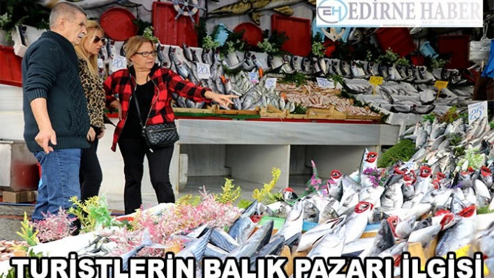 Turistlerin balık pazarı ilgisi