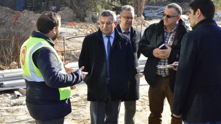 Hastane inşaatını inceledi