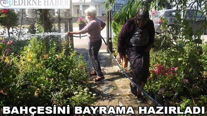 Bahçesini bayrama hazırladı