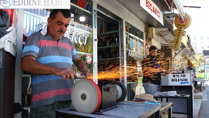  Bıçakçı ailesi, ata mesleğini devam ettiriyor