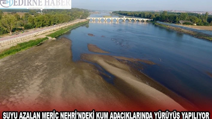 Suyu azalan Meriç Nehri'ndeki kum adacıklarında yürüyüş yapılıyor