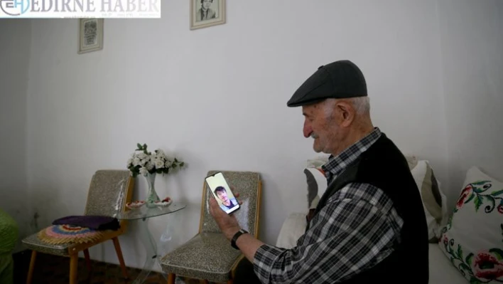 Salgın nedeniyle bayrama yalnız giren Selim dede torunlarıyla çevrim içi bayramlaştı
