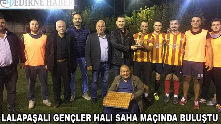 Lalapaşalı gençler halı saha maçında bir araya geldi