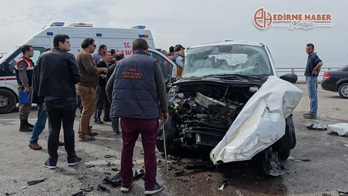 Hafriyat kamyonu minibüsü biçti!