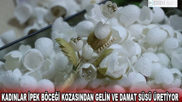 Kadınlar ipek böceği kozasından gelin ve damat süsü üretiyor