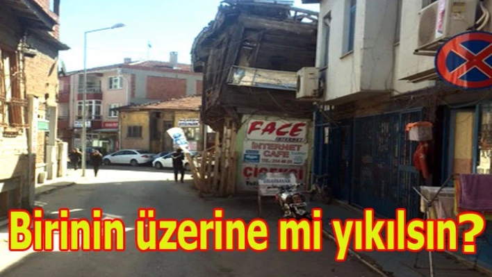 Birinin üzerine yıkılması mı bekleniyor?
