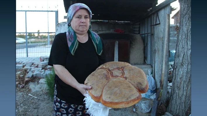 Köy ekmeğini unutturmuyorlar