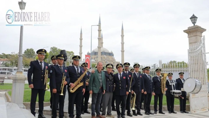 Belediye bandosu, emektar üyeleri için konser verdi