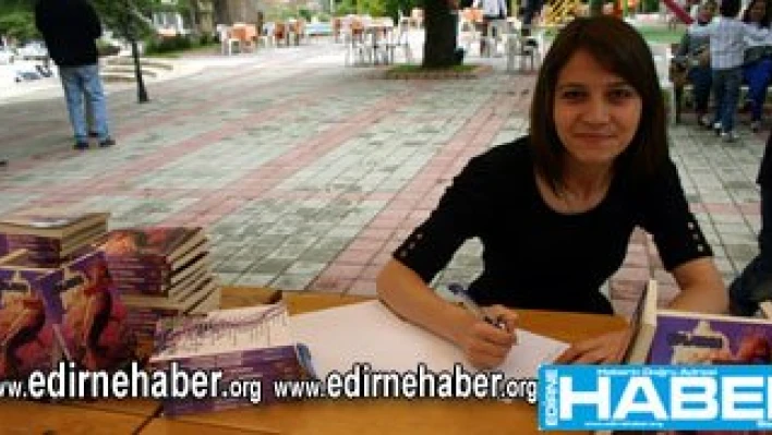 İlk kitabı çıktı