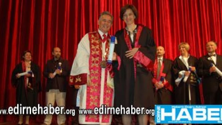 Akademik unvanlar ve kıyafetler değişti