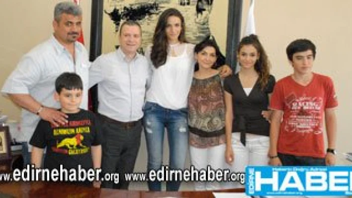 Güzellik kraliçesinden ziyaret
