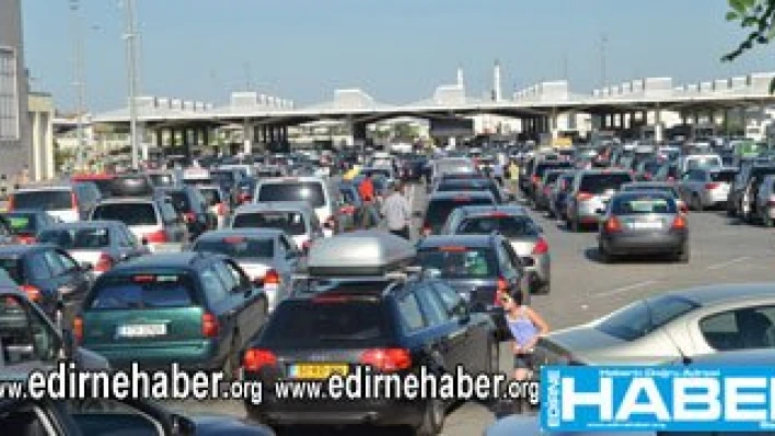 Gurbetçiler beklemekten sıkıldı