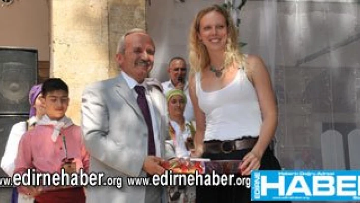 Amerikalı sunucu ilgi odağı oldu