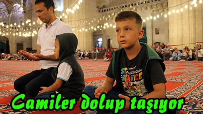 Camiler dolup taşıyor