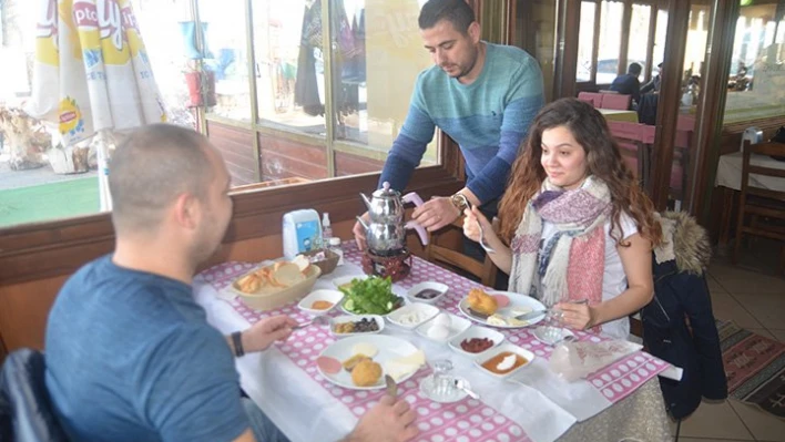 Dolar bozdurana kahvaltı bedava