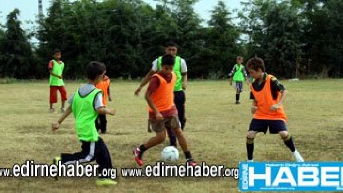 Yaz futbol okulu devam ediyor