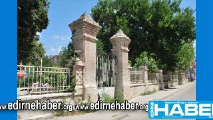 Cumhuriyet parkı tehlike saçıyor