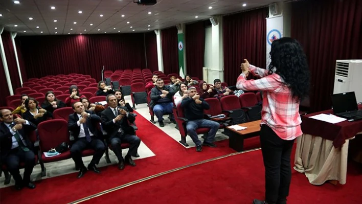 İşaret dili öğreniyorlar