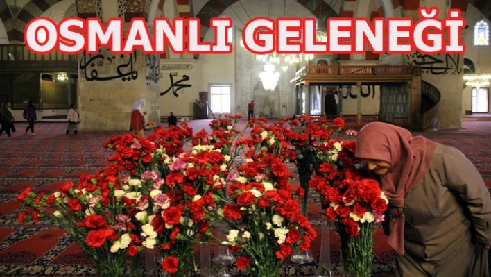 Çiçeklerle süslendi