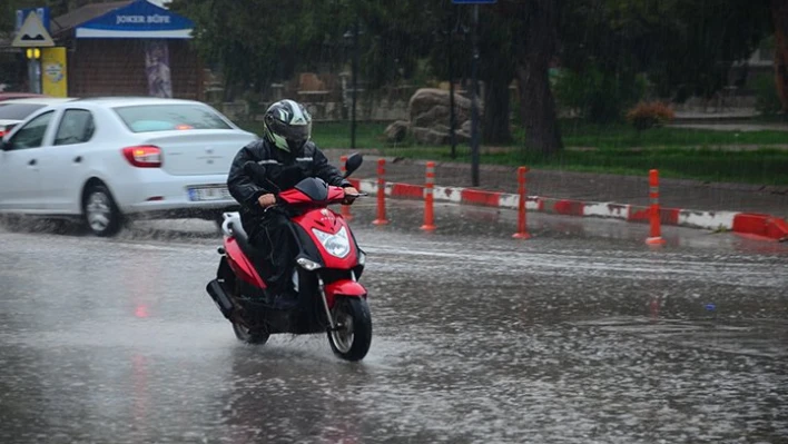 Yağış zor anlar yaşattı