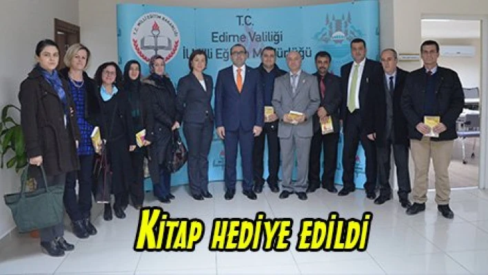 Kitap hediye edildi