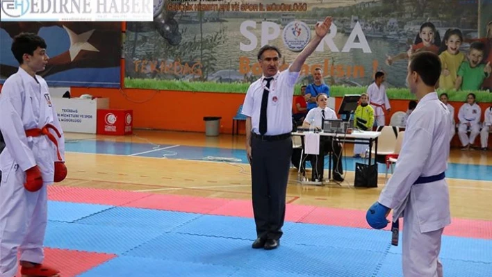Gündüz Müdür, Gece Hakem 