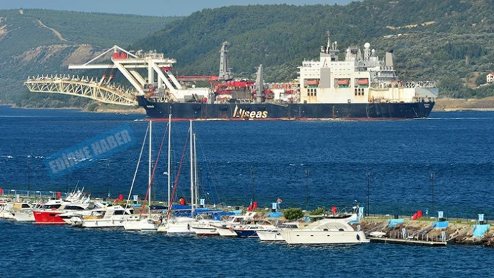 Dev gemi Boğaz'dan geçti