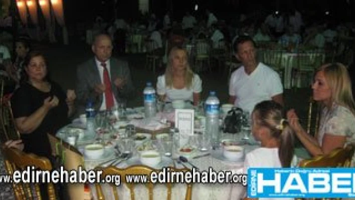 Geleneksel iftar yemeğinde buluştular