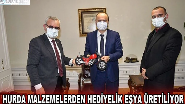 Hurda malzemelerden hediyelik eşya üretiliyor