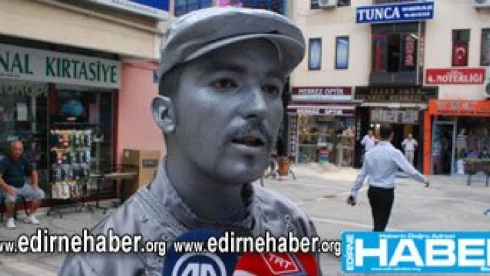 Geçimini böyle sağlıyor