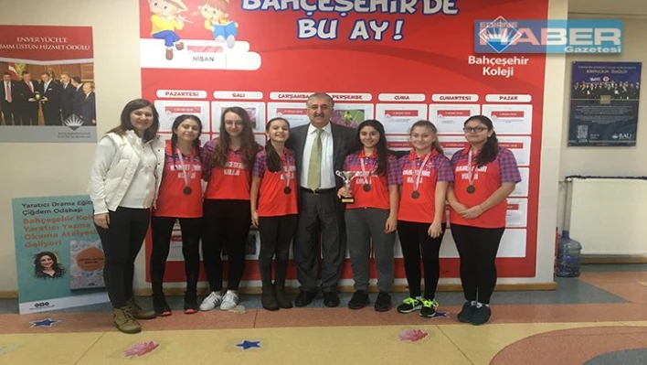 Kupalarına Yenilerini Eklemeye Devam Ediyorlar