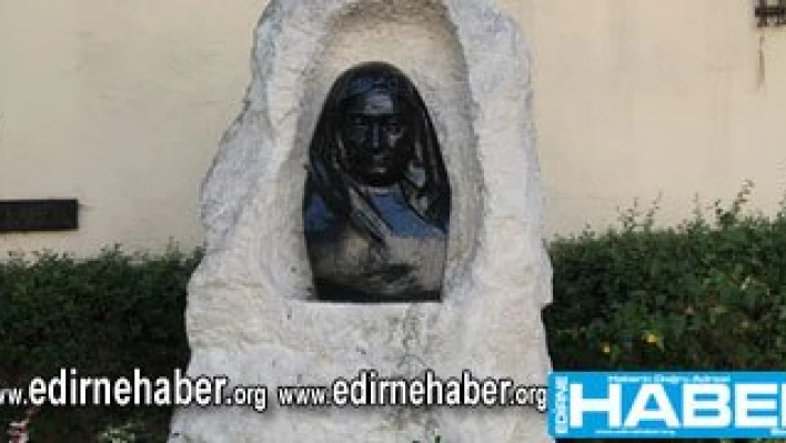 Atatürk düşmanları sahnede