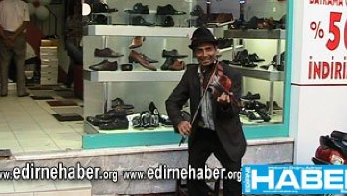Keman sesi ile açılış yaptılar