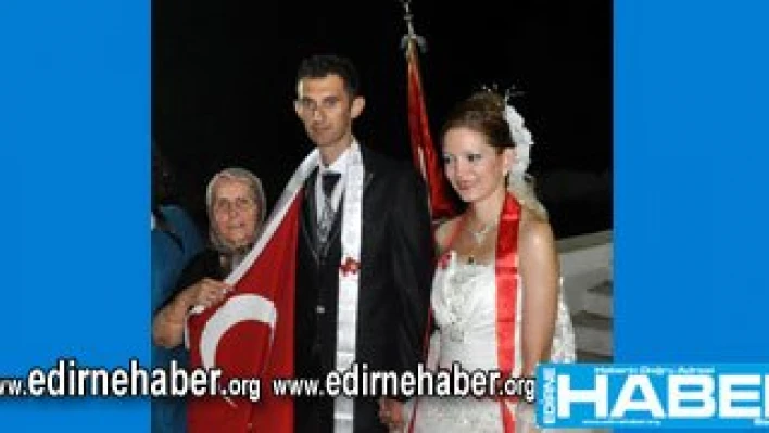 Babaanneden damada Türk bayrağı