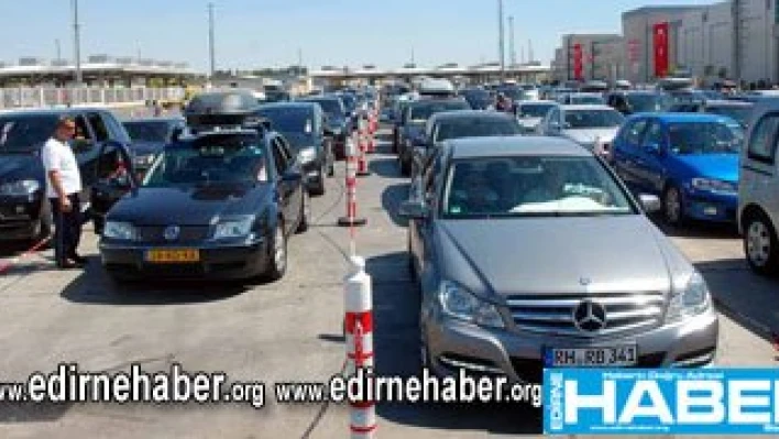 Kapıkule'de Gurbetçi Yoğunluğu