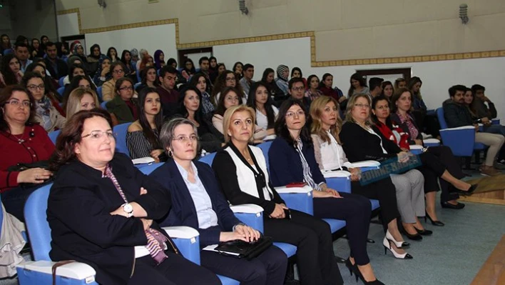 Hemşirelere konferans verildi