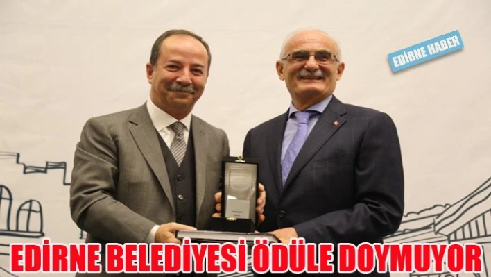 Ödüle doymuyorlar