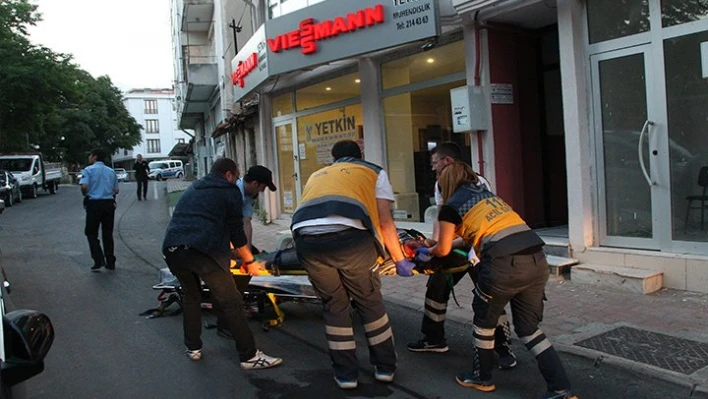 Balkondan düştü