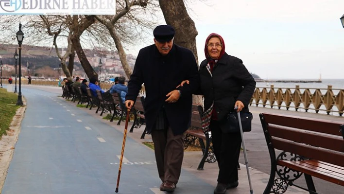 Kır düğününde başlayan aşklarını 56 yıllık evlilikle taçlandırdılar