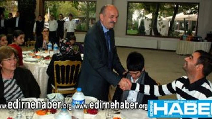 'Soframızı paylaştık'