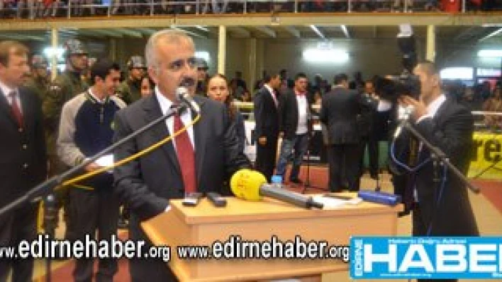 Kutlamalara yağmur engeli