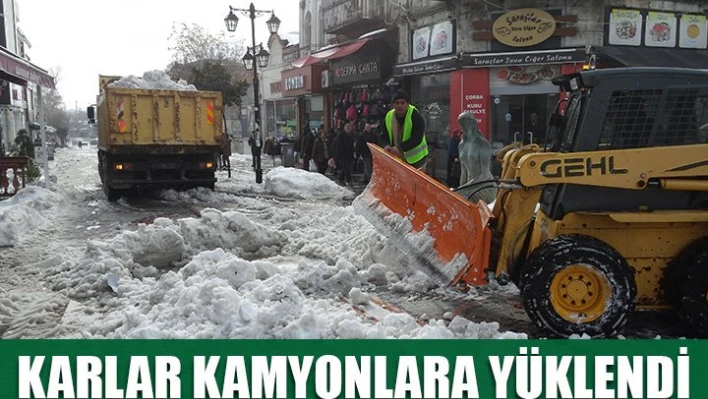 Bir kamyon Kar