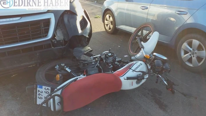 Sipariş götüren motosikletli kurye yaralandı