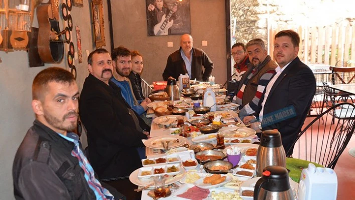 Adaylığını açıkladı