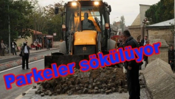 Parkeler sökülmeye başladı