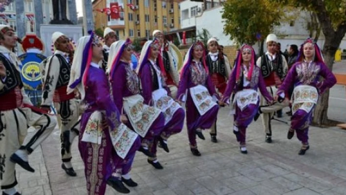 Esaretten kurtuluşu kutladılar