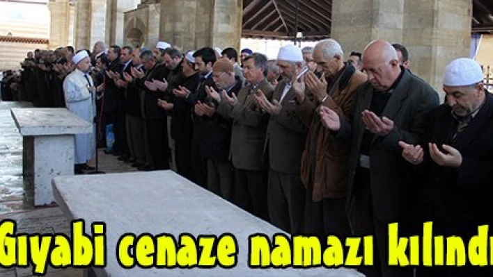 Gıyabi cenaze namazı kılındı