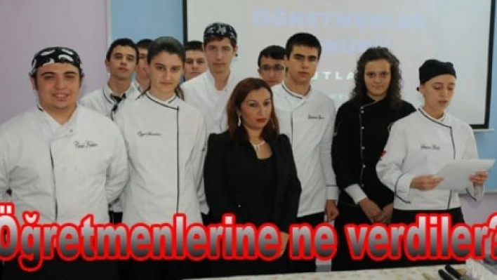 Öğrencilerden, öğretmenlerine karanfil